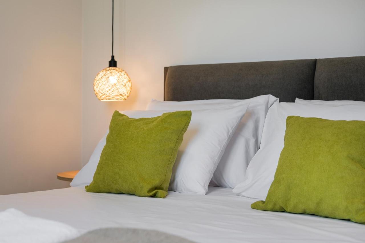 Aegean Breeze Luxury Apartments Next To The Sea Maleme Exteriör bild